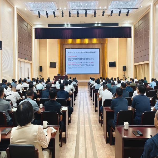 全市“三农”大讲堂顺利开讲